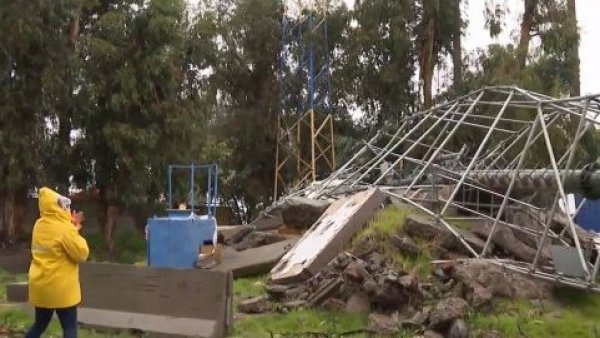 ¡De no creer! Así fue la impactante caída de antena de telefonía en Peñalolén
