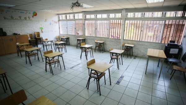 Mineduc suspende las clases en la región Metropolitana por sistema frontal
