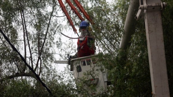 "Demorar días": Gobierno compara cortes del servicio eléctrico con "terremoto del 2010"
