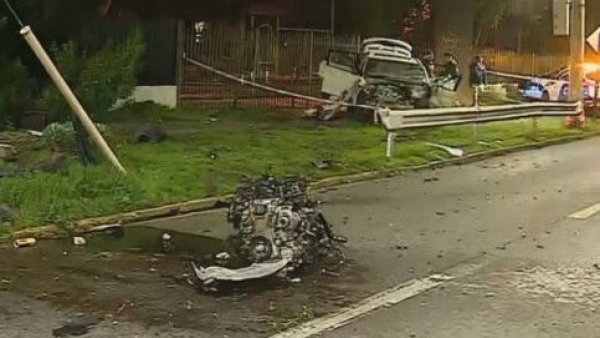 ¡Motor salió eyectado!: Automóvil perdió el control tras escapar de fiscalización en Ñuñoa
