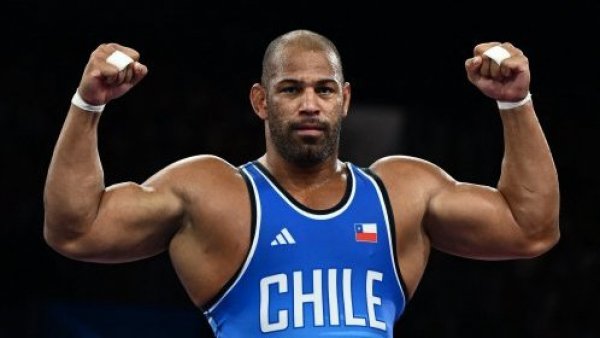 ¡Va por el oro! Yasmani Acosta pasa a la final en lucha grecorromana en París 2024
