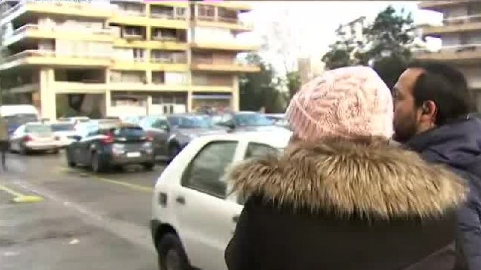 Persona fallecida debió ser bajada con una sábana por las escaleras al no tener luz
