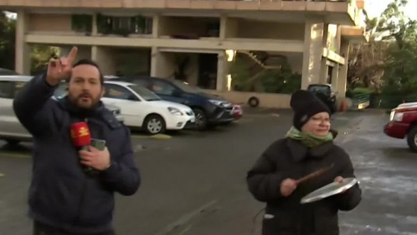 ¡No pueden cocinar ni calefaccionarse! Cacerolazos por cortes de luz en Las Condes
