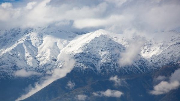 Un martes blanco: Los registros de nieve en el sector oriente de la región Metropolitana
