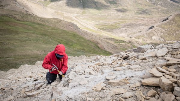 Encuentran vestigios del impacto del meteorito relacionado con la extinción de los dinosaurios en la Patagonia Chilena
