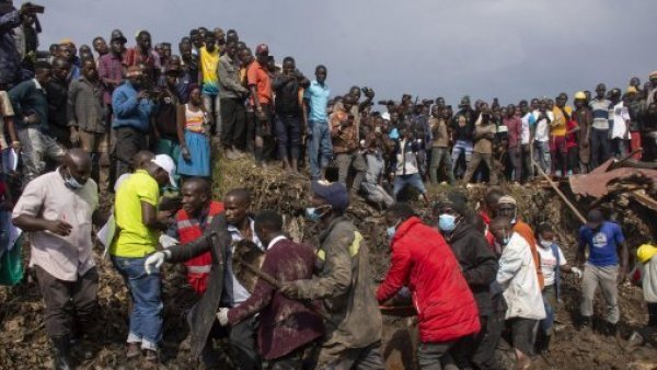 Avalancha de basura deja 23 muertos en Uganda
