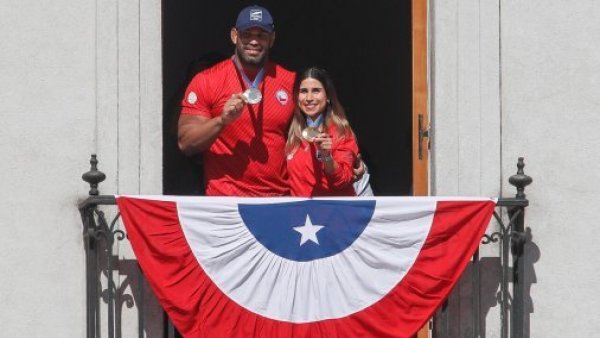 Chile recibe y celebra a sus medallistas de París 2024
