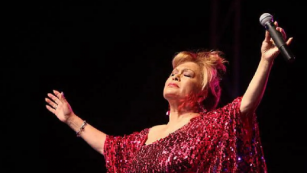 Tras 62 años de carrera: Palmenia Pizarro se retira de la música por una "artrosis severa"