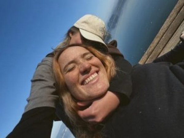 Laura de la Fuente. Relación. Dos chicas.