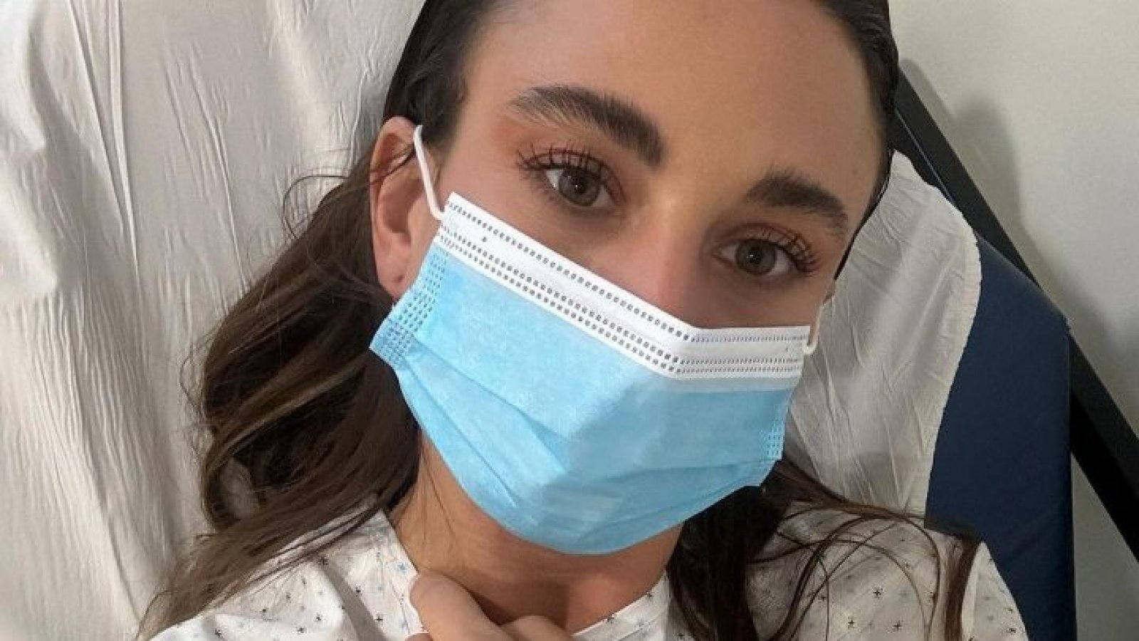 Tita Ureta. Estado de salud. Chica con mascarilla.