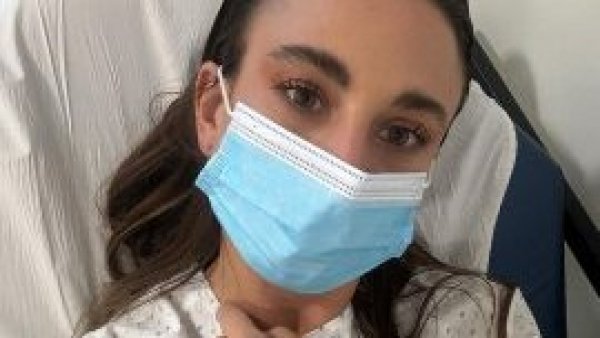 <p>Tita Ureta. Estado de salud. Chica con mascarilla. </p>