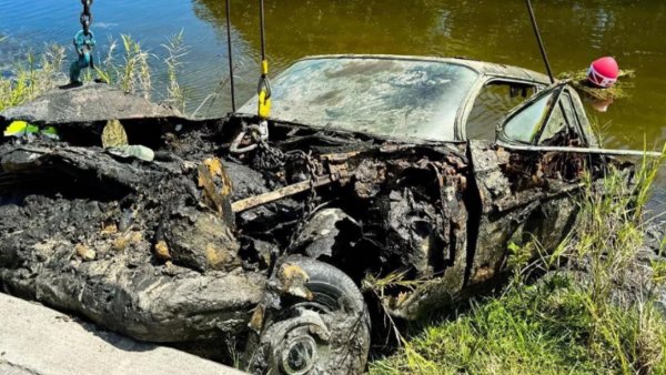 En el fondo de un lago encuentran a madre e hija desaparecidas hace cinco décadas

