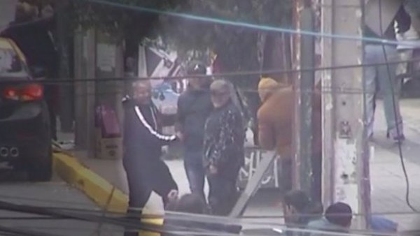 Con armas y amenazas: Mafias de ambulantes de toman el centro de San Bernardo
