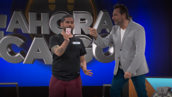 ¡Adivinó! Líder sorprende con truco de magia

