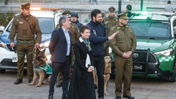 Ministra Tohá confirma hallazgo de "detonadores y explosivos" en auto que sería usado para fuga de cárcel
