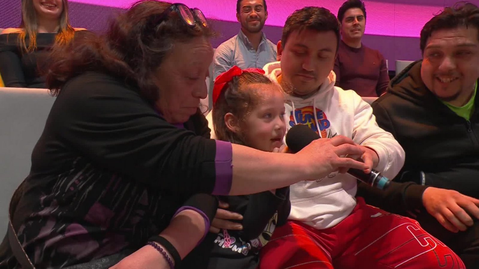 ¡Qué emoción! Hija de participante dedica tierna canción a su madre
