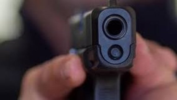 Víctima ayudó a delincuente que lo asaltó y resultó baleado tras forcejeo
