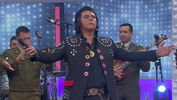 El sargento "Presley" y la Small Band de Carabineros nos sorprendieron en el BDAT
