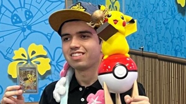 El chileno Fernando Cifuentes hace historia y se convierte en campeón mundial en cartas Pokémon