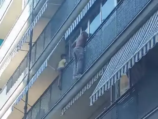 Niño. Balcón. España.