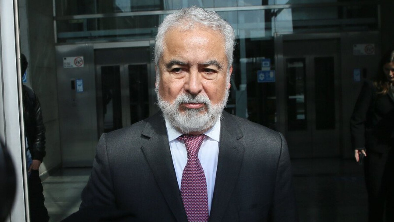 Los lujos y millonarios gastos que fueron revelados en la formalización de Luis Hermosilla
