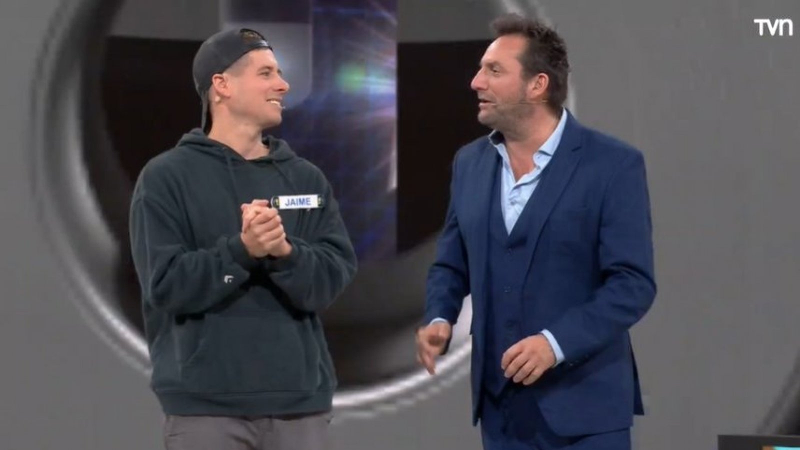 ¡Adiós Gustavo Luis y bienvenido Jaime Artus! Recibimos al tercer líder de esta noche
