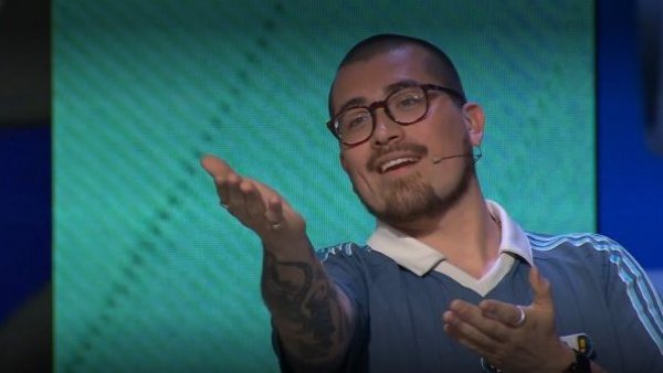 "Te recuerdo Amanda...": Claudio Michaux canta icónica canción de Víctor Jara

