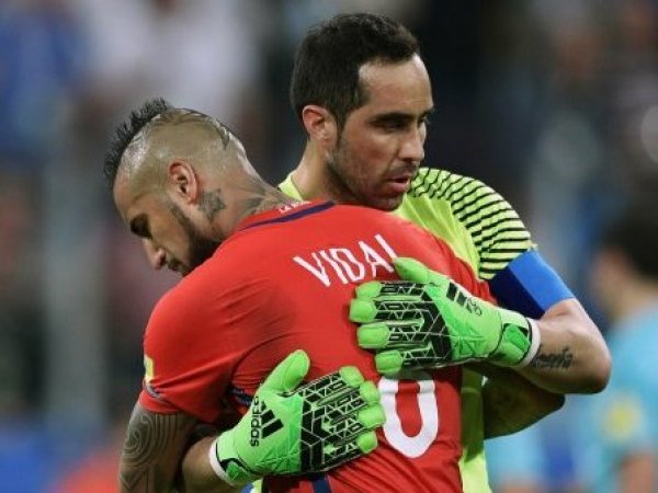 Arturo Vidal. Claudio Bravo.