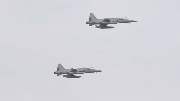 Gobierno confirma despliegue de aviones de la FACH en Magallanes por "tráfico aéreo no identificado"
