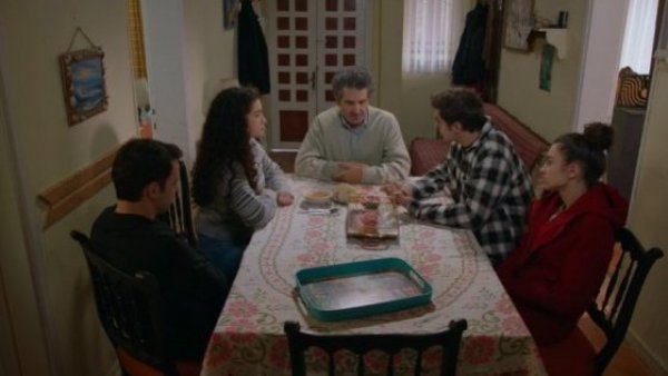 Todo por mi familia - T1E395 | Una desesperada acción
