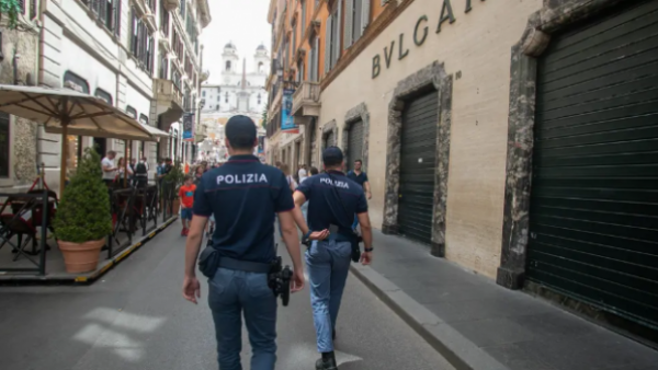 <p>Policía italiana. </p>Hijo escondió el cadáver de su madre en un congelador para cobrar su pensión
