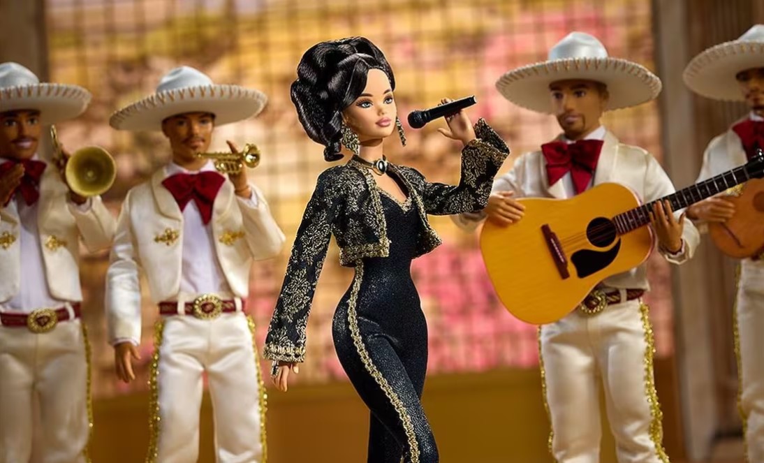 Barbie. Juan Gabriel. 