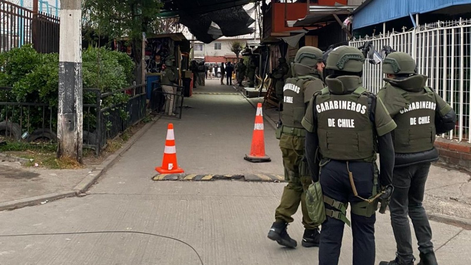 Megaoperativo de policías en La Pintana para desbaratar bandas ligadas a homicidios y venta de drogas
