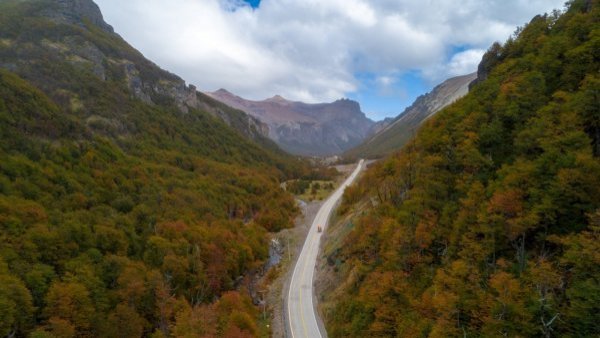 Inteligencia Artificial considera a Coyhaique dentro de las 10 ciudades más bellas de Chile
