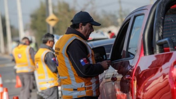 Documentación falsa, patentes ocultas y un detenido: Así fue la intensa fiscalización vehicular en Renca
