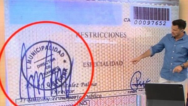 ¡Grave sorpresa! Licencia de conducir falsa tiene firma de persona fallecida hace cinco años
