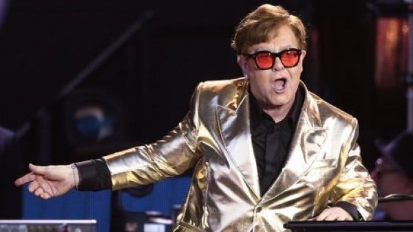 Elton John se recupera de infección ocular que lo dejó con "vista limitada en un ojo"