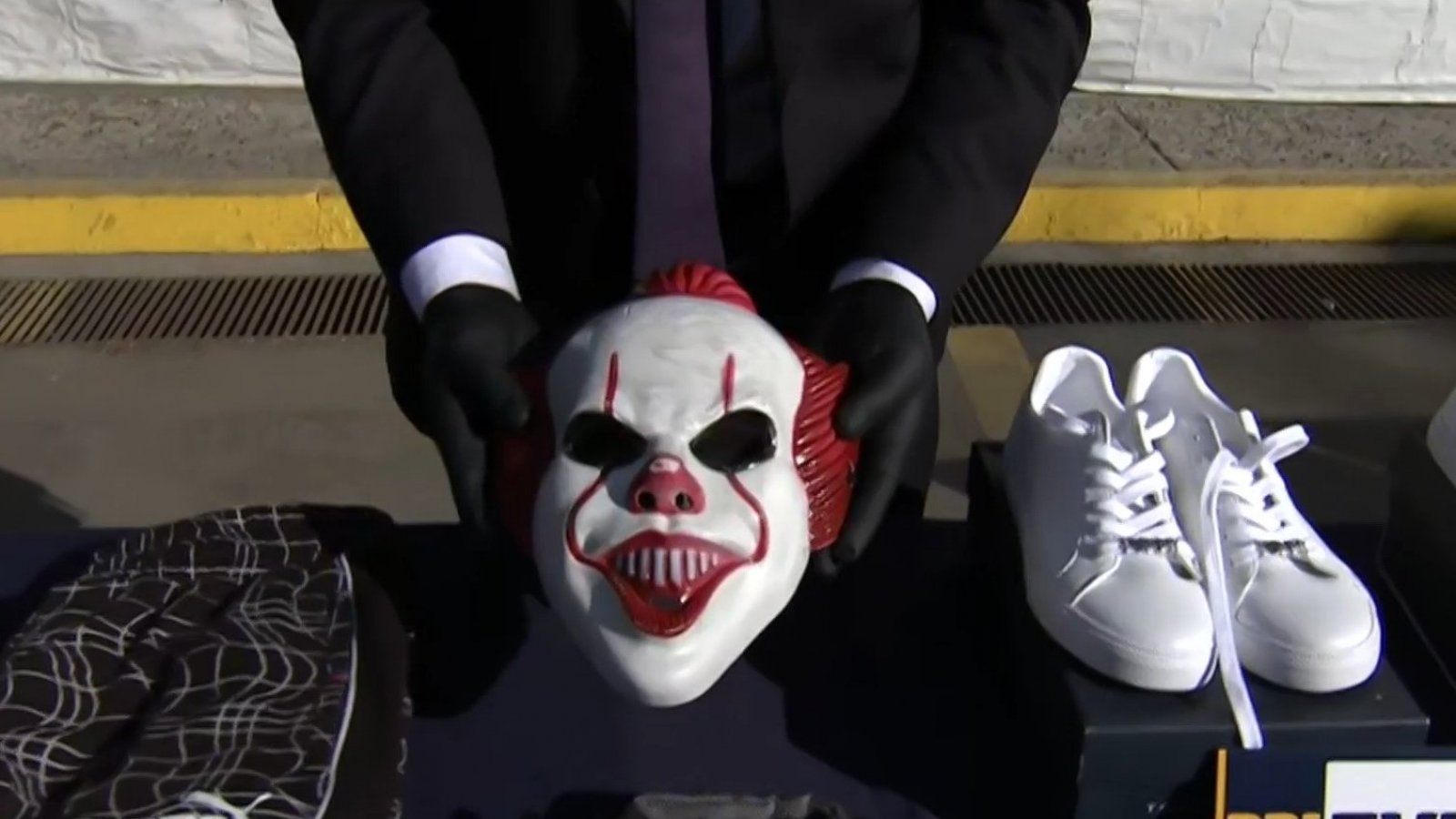 Usaban máscaras para sus delitos: Cae banda especializada en turbazos en la RM
