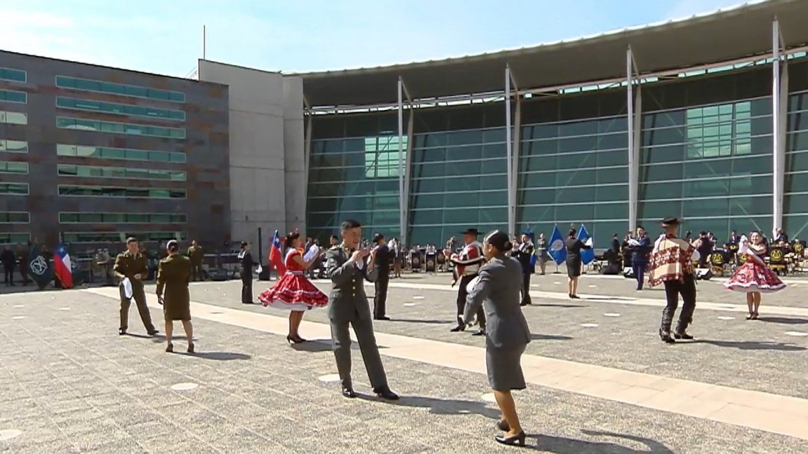 Mira el hermoso pie de cueca de todas las Fuerzas Armadas y de Seguridad en la "Parada Musical"
