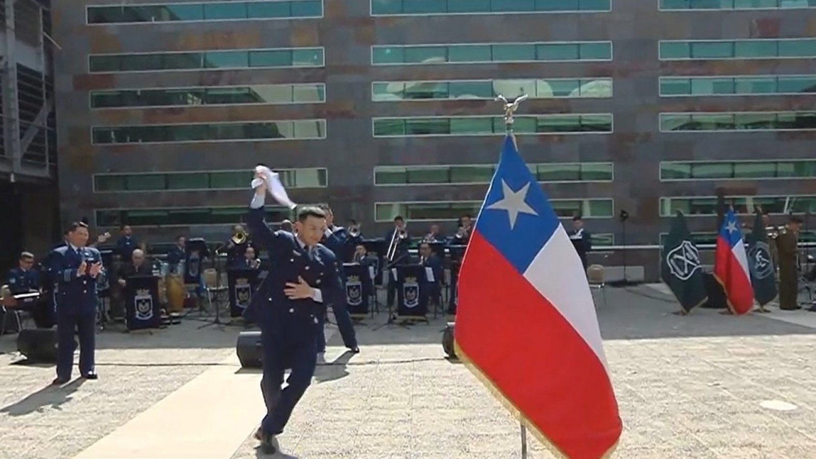 La Big Band de la Fach emociona con las mejores cuecas en la "Parada Musical"

