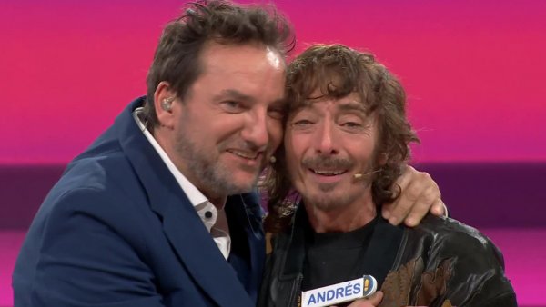 Recordado actor de teleseries de los 90’ protagoniza emotivo momento en “Ahora Caigo”
