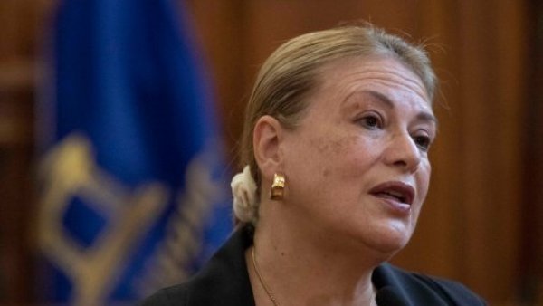 Suspendida por chats con Hermosilla: ¿Quién es y por qué está involucrada Ángela Vivanco?
