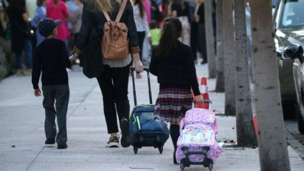 Suspenden clases en 6 colegios de Santiago por el 11 de septiembre

