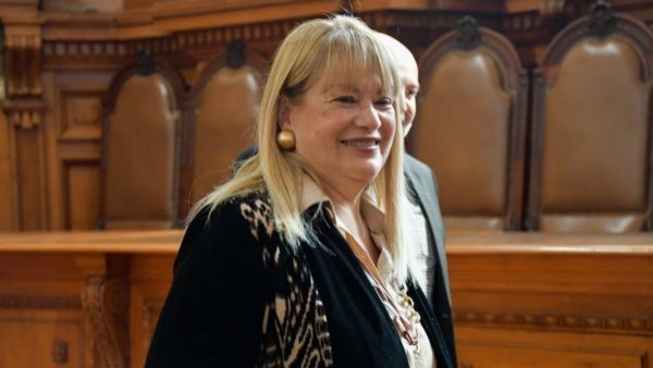 Interferencia, intervención, intromisión y más: Las graves acusaciones contra la ministra Ángela Vivanco

