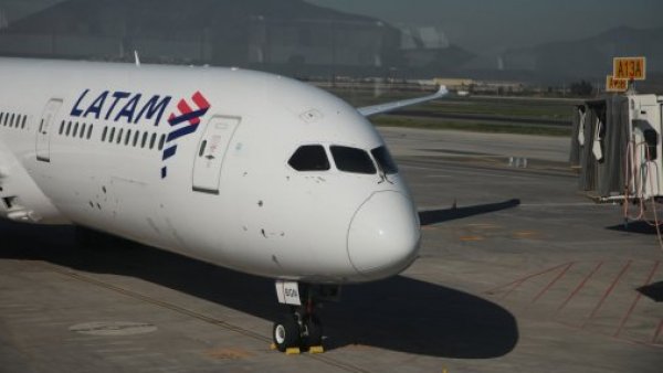 Trabajadores del Aeropuerto de Santiago confirman huelga legal desde este jueves