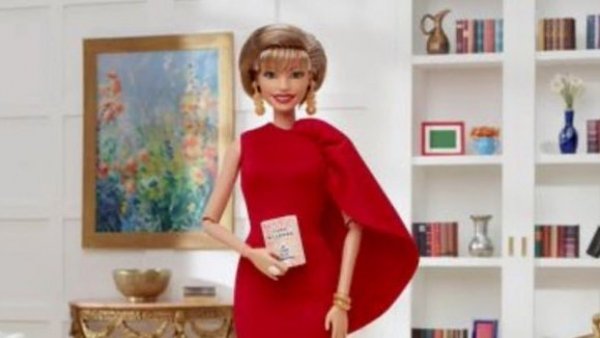 Mattel lanza muñeca en homenaje a la escritora Isabel Allende
