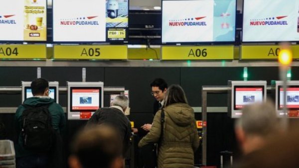 Entregan recomendaciones a pasajeros ante paro de funcionarios de Aeropuerto de Santiago
