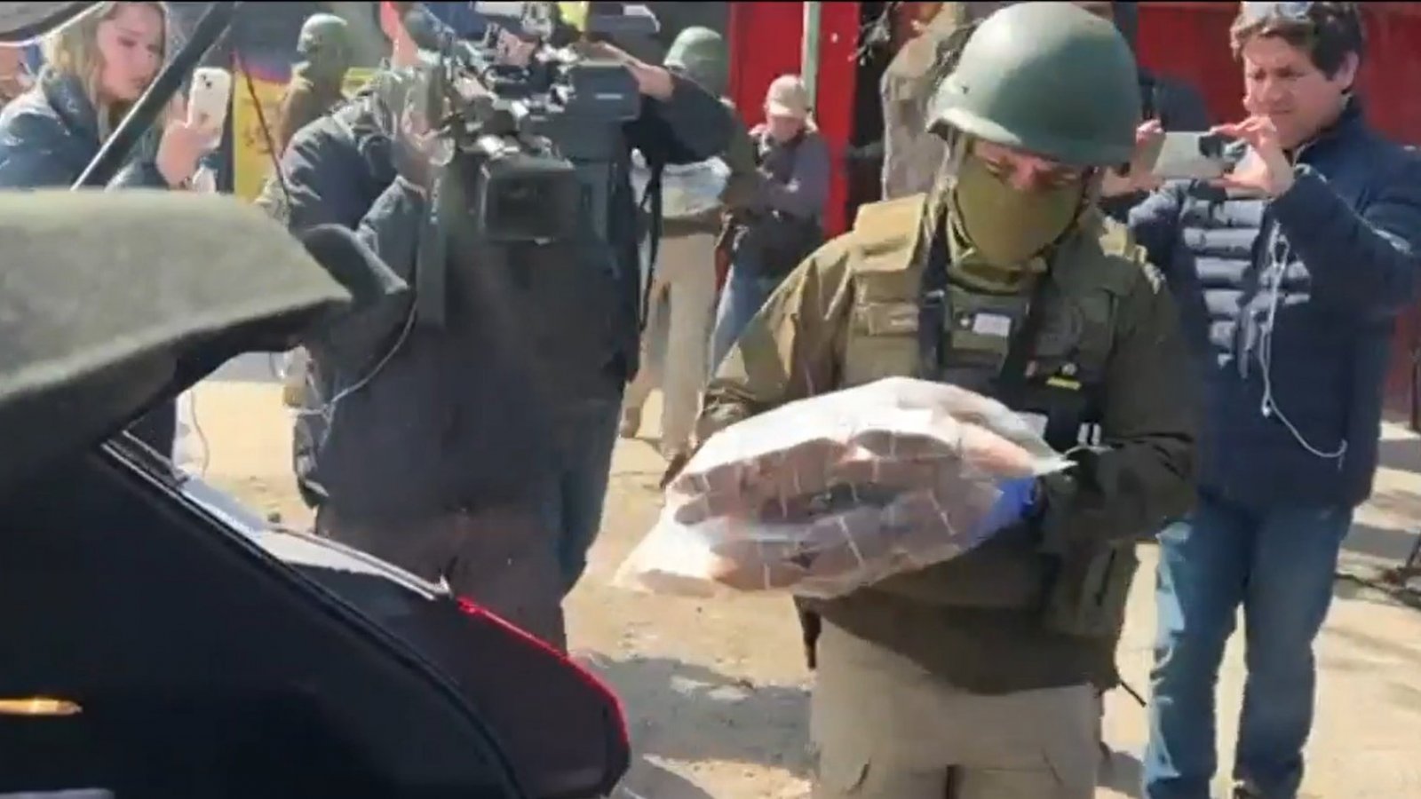 Robo a Brinks: Encuentran bolsas con dinero en Cerro Navia

