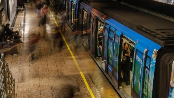 Metro de Santiago implementará medidas especiales en Fiestas Patrias
