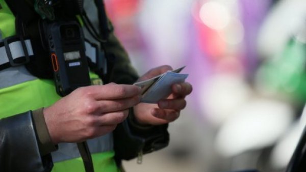 Carabineros detiene a tres delincuentes tras persecución en Maipú